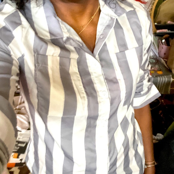 *NOT AVAILABLE* Nice casual blouse (the spot is the lighting) - Picture 1 of 3